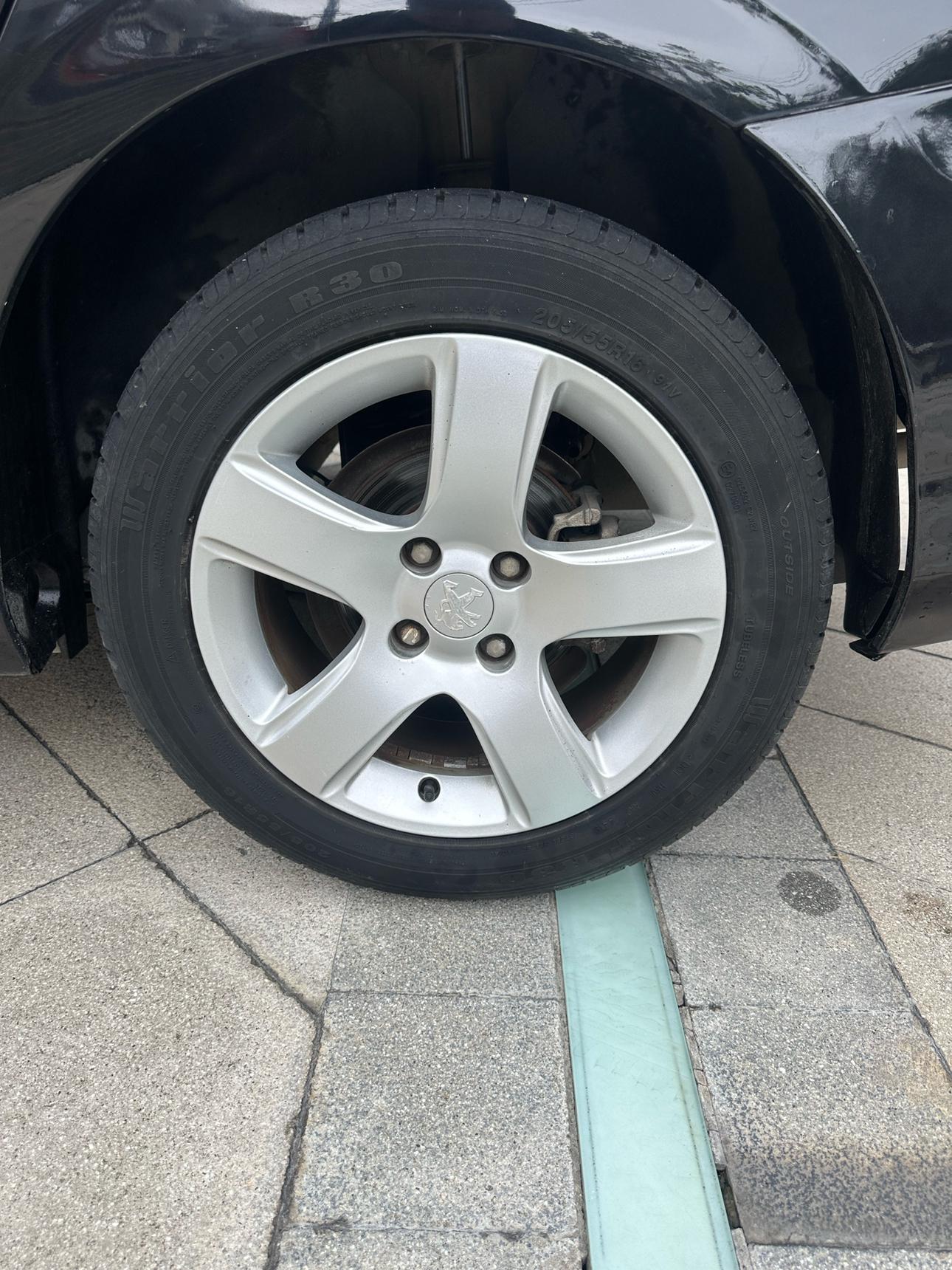 Peugeot 308 2014 thumb 8