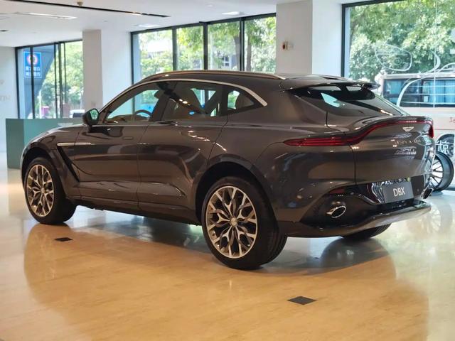 Aston Martin DBX 2024 thumb 2