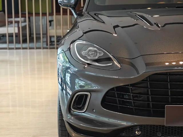 Aston Martin DBX 2024 thumb 4