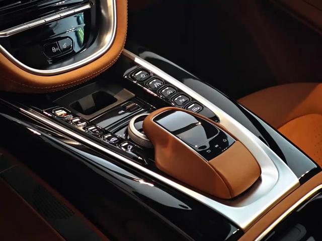 Aston Martin DBX 2024 thumb 5