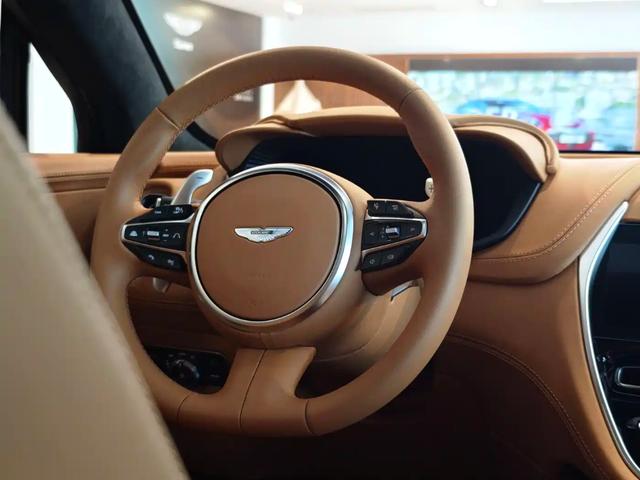 Aston Martin DBX 2024 thumb 6