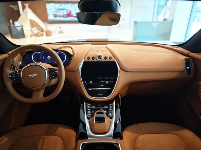 Aston Martin DBX 2024 thumb 9