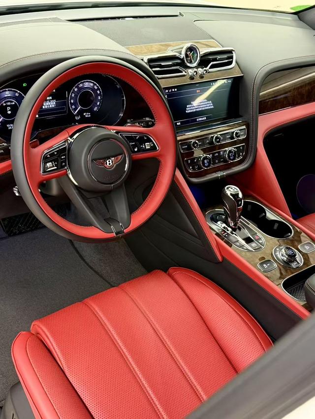 Bentley Bentayga 2024 thumb 3