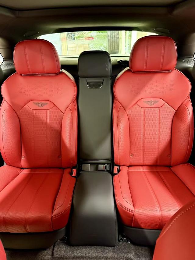 Bentley Bentayga 2024 thumb 4