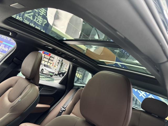 Volvo XC60 2022 thumb 2