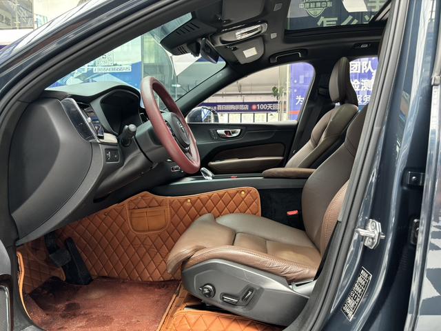 Volvo XC60 2022 thumb 4