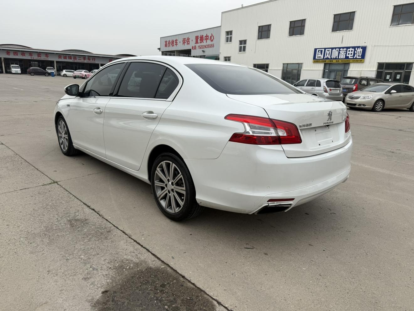 Peugeot 408 2017 thumb 3