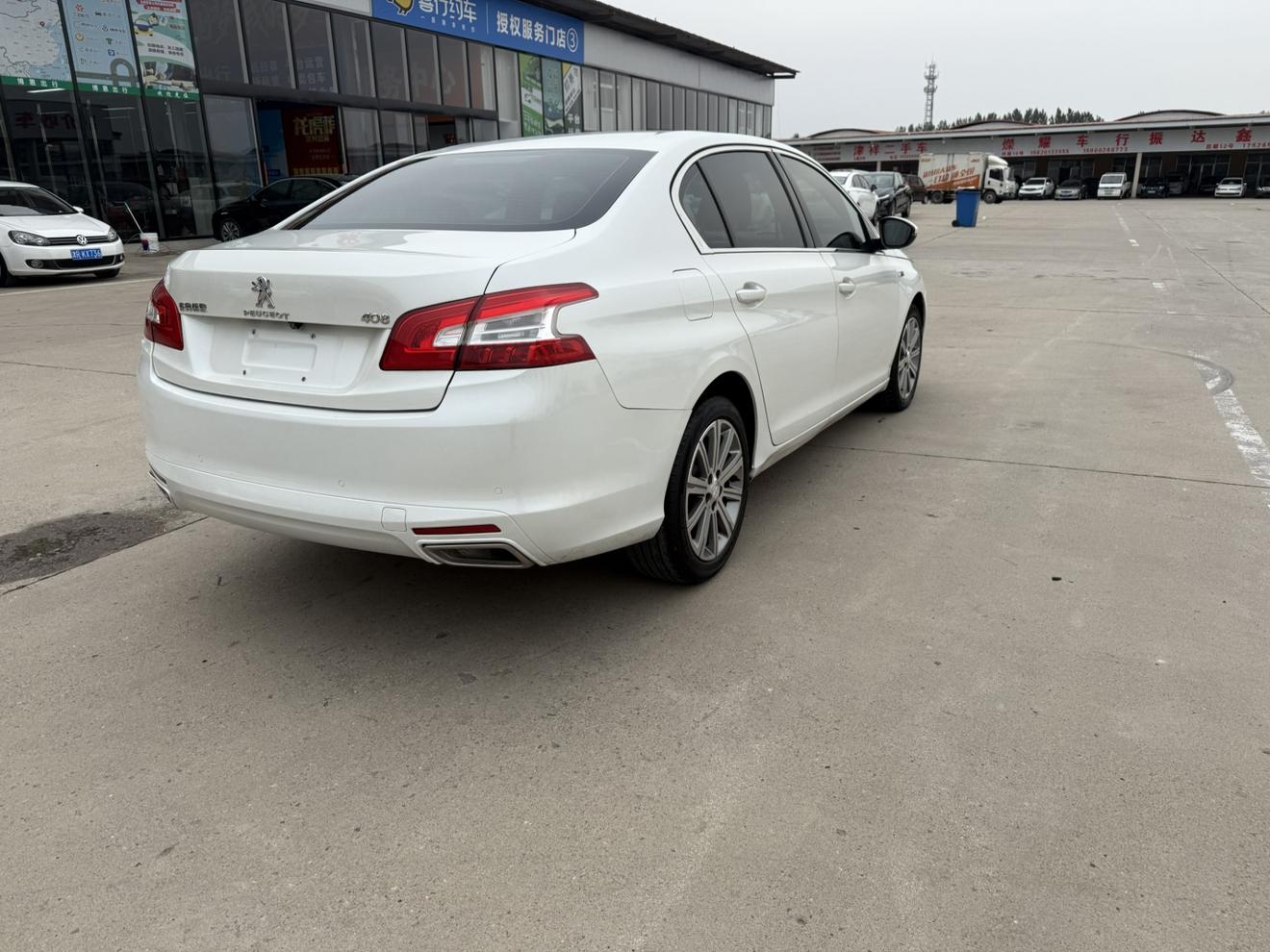 Peugeot 408 2017 thumb 5
