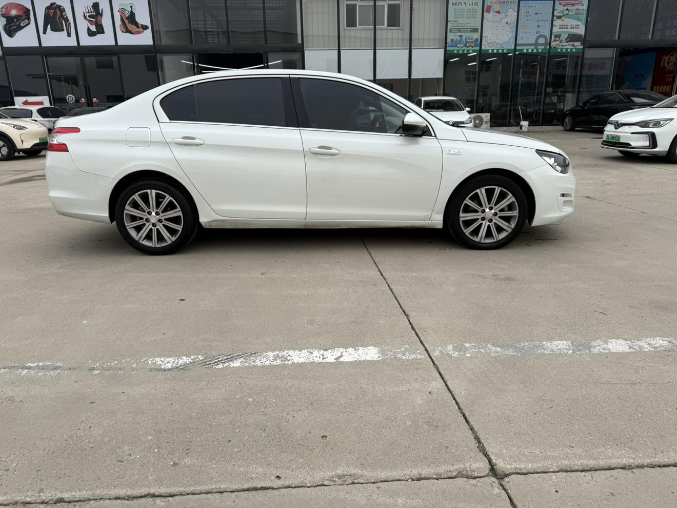 Peugeot 408 2017 thumb 6