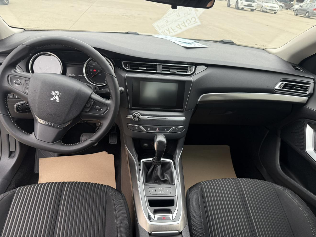 Peugeot 408 2017 thumb 7