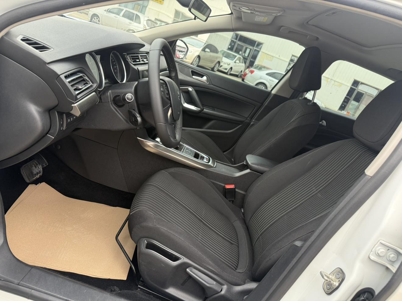 Peugeot 408 2017 thumb 8