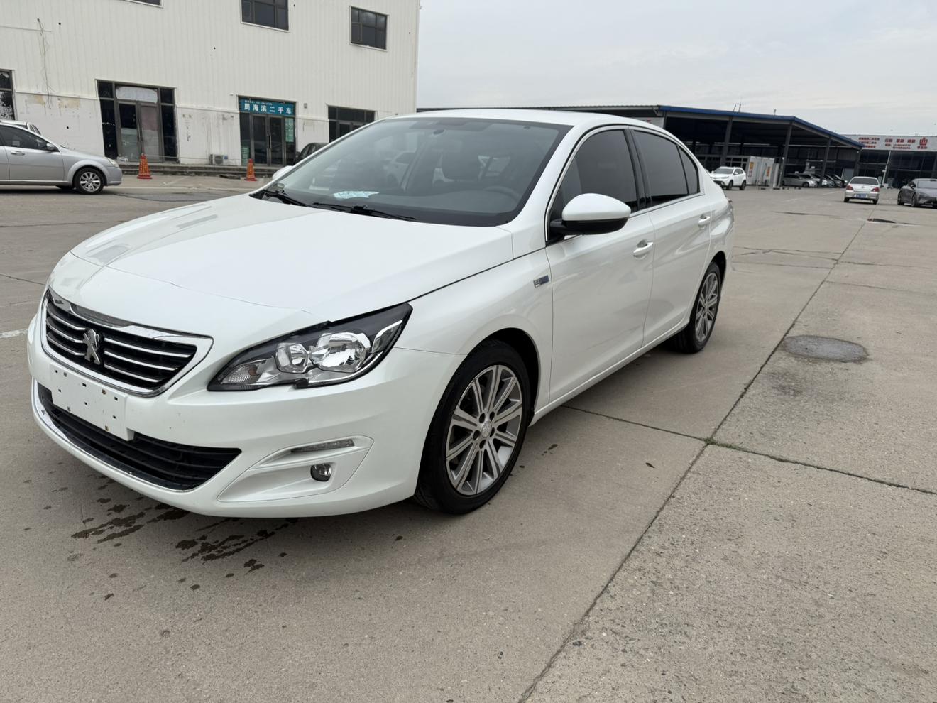 Peugeot 408 2017 thumb 11
