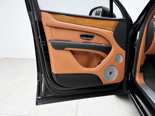Bentley Bentayga 2022 thumb 10