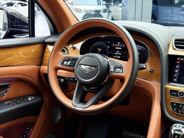 Bentley Bentayga 2022 thumb 11