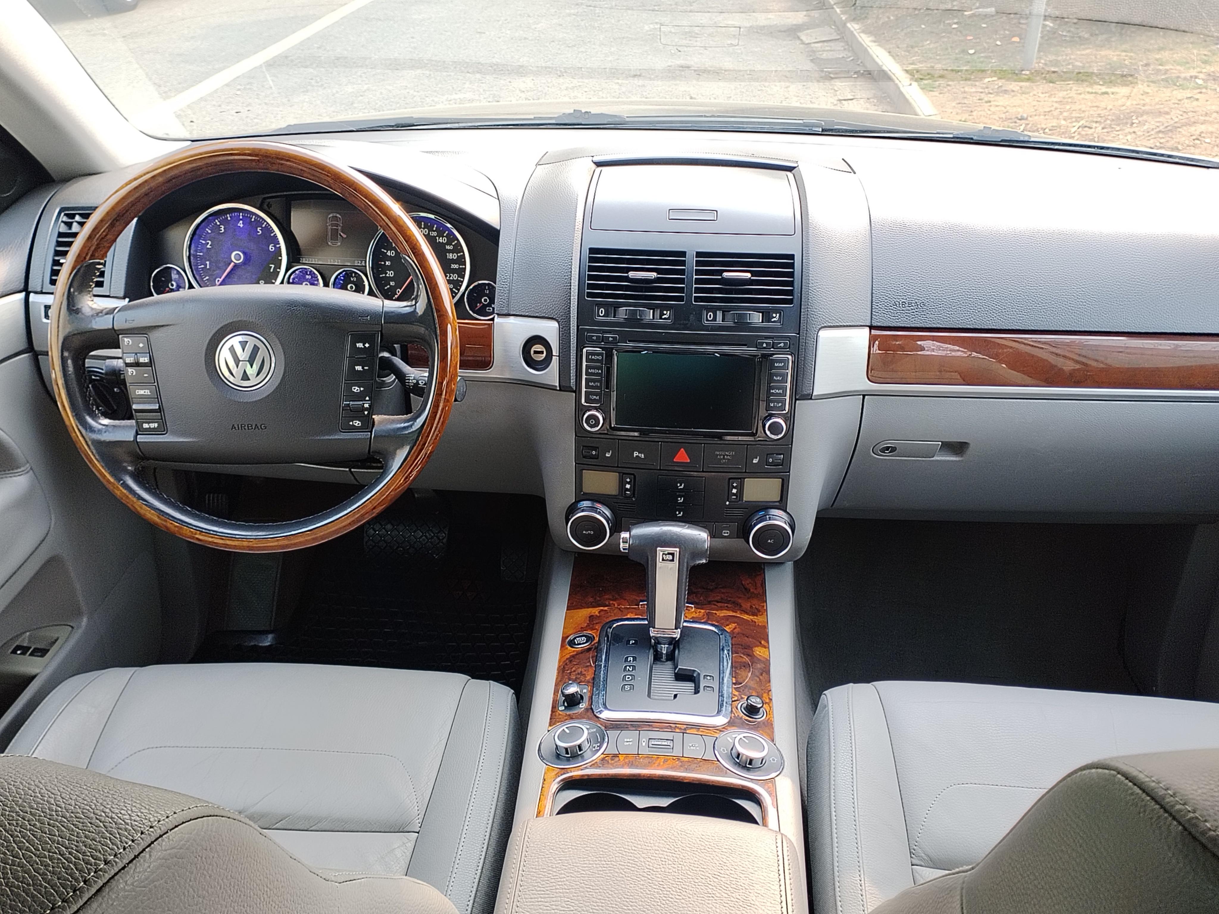 Volkswagen Touareg 2009 thumb 11