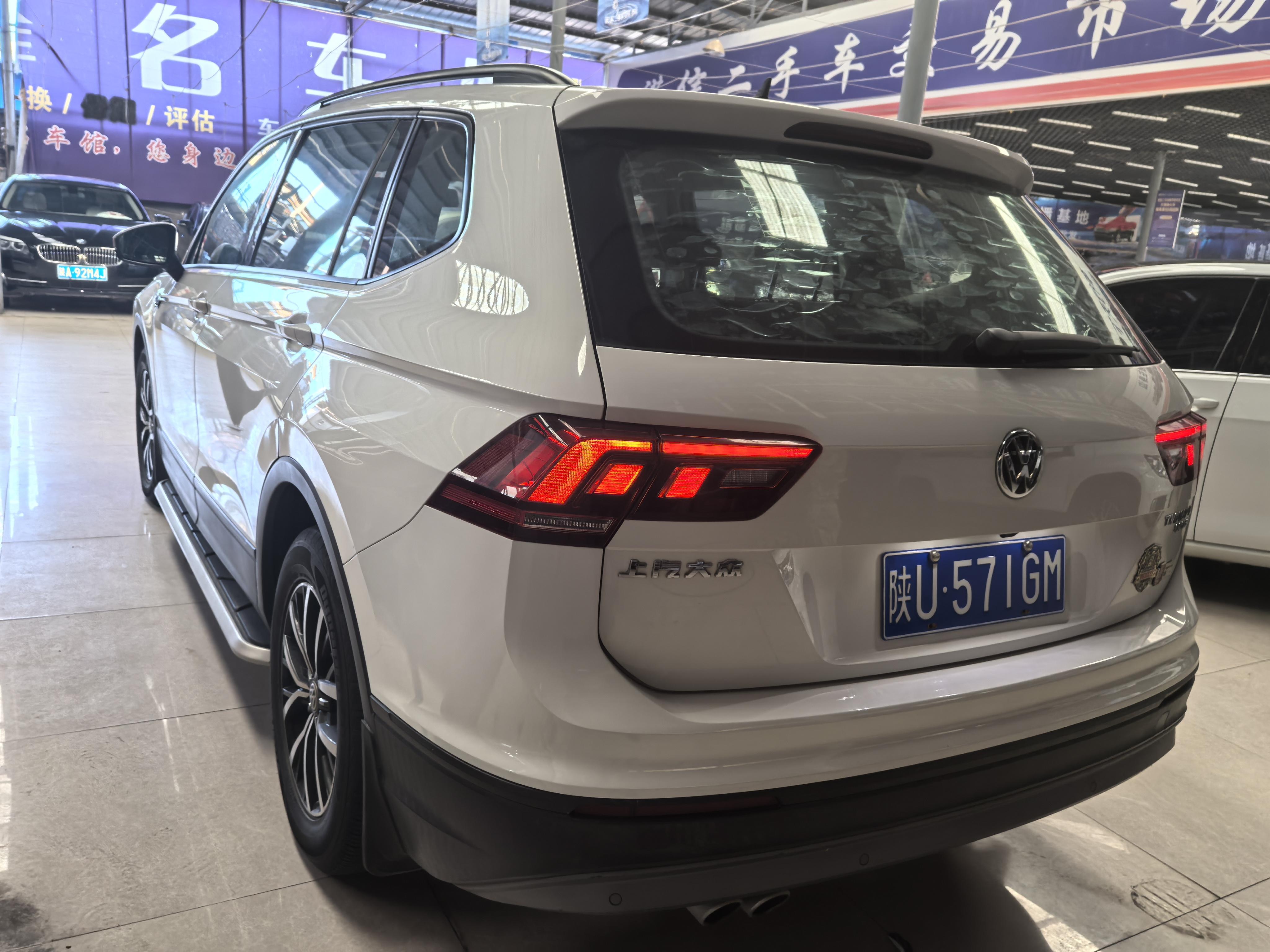 Volkswagen Tiguan 2018 thumb 2