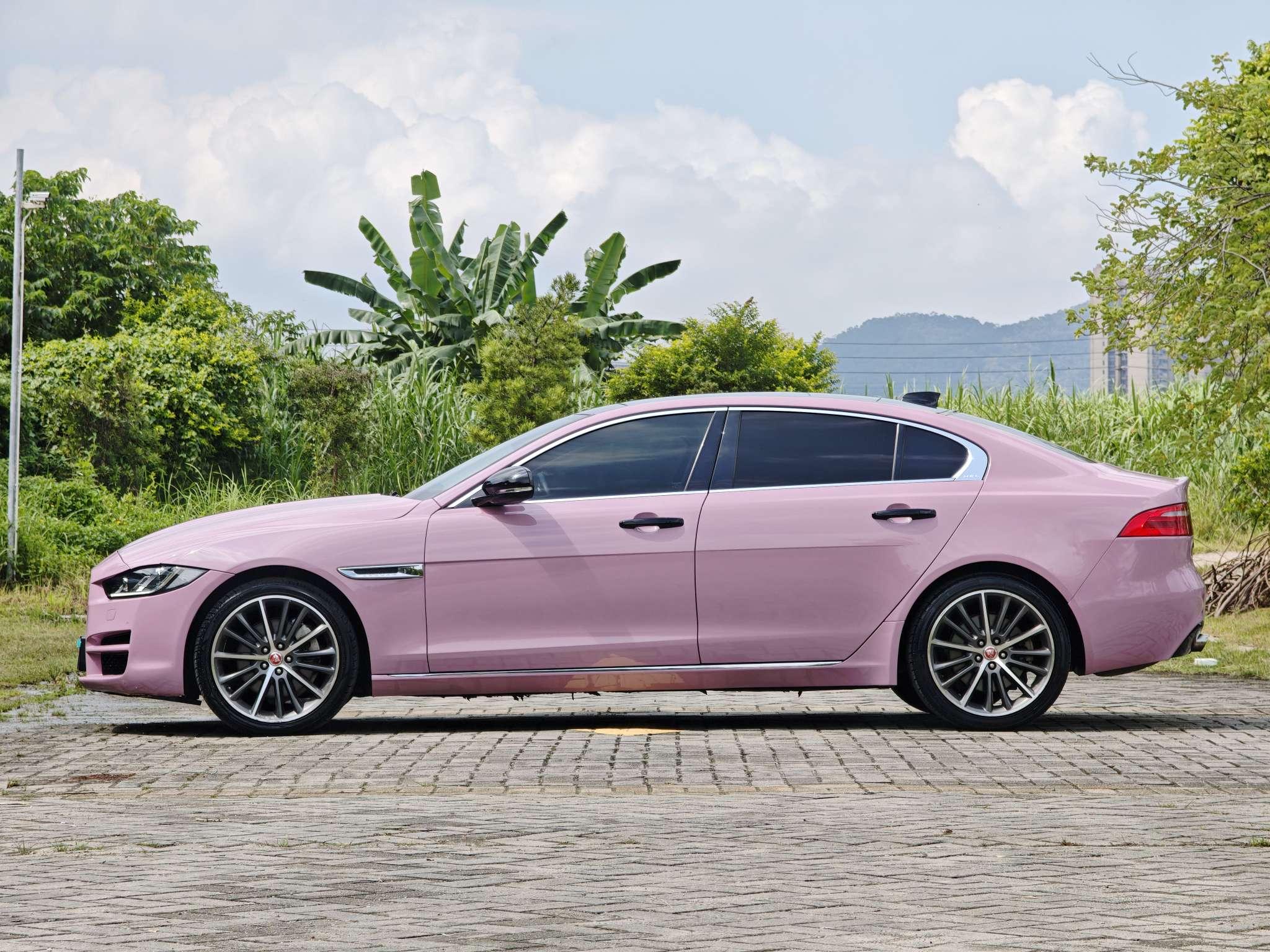 Jaguar XE 2018 thumb 2