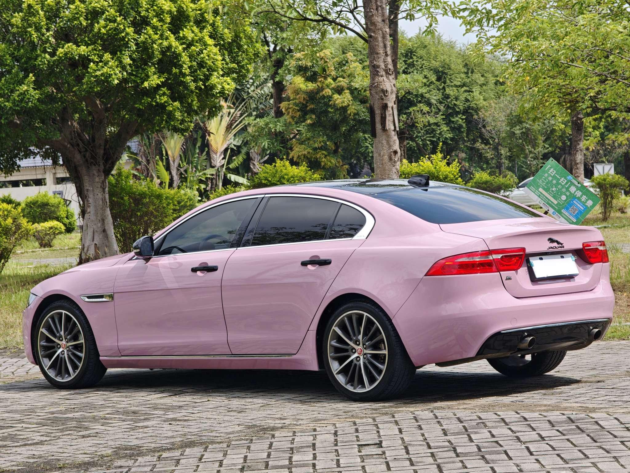 Jaguar XE 2018 thumb 3