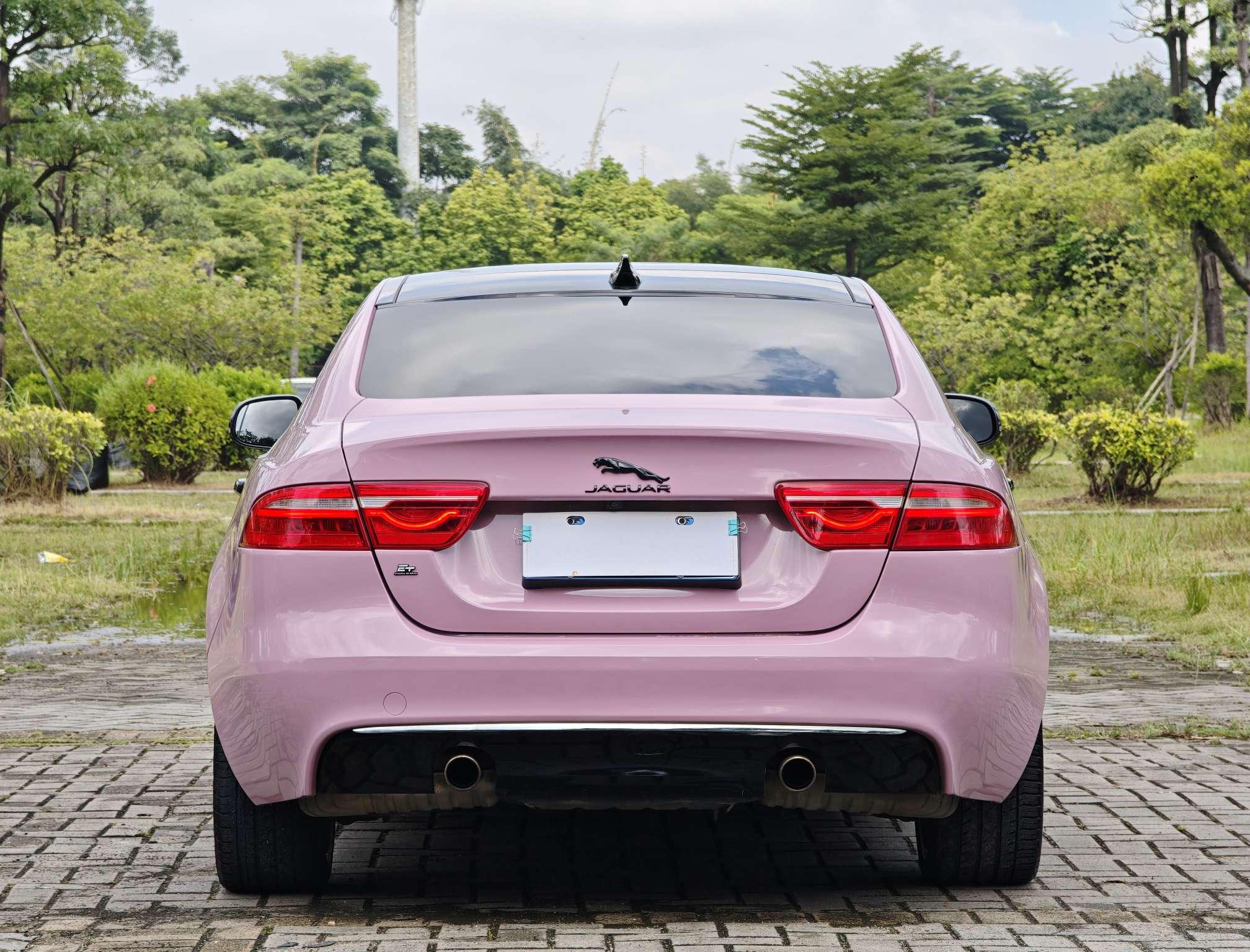 Jaguar XE 2018 thumb 4