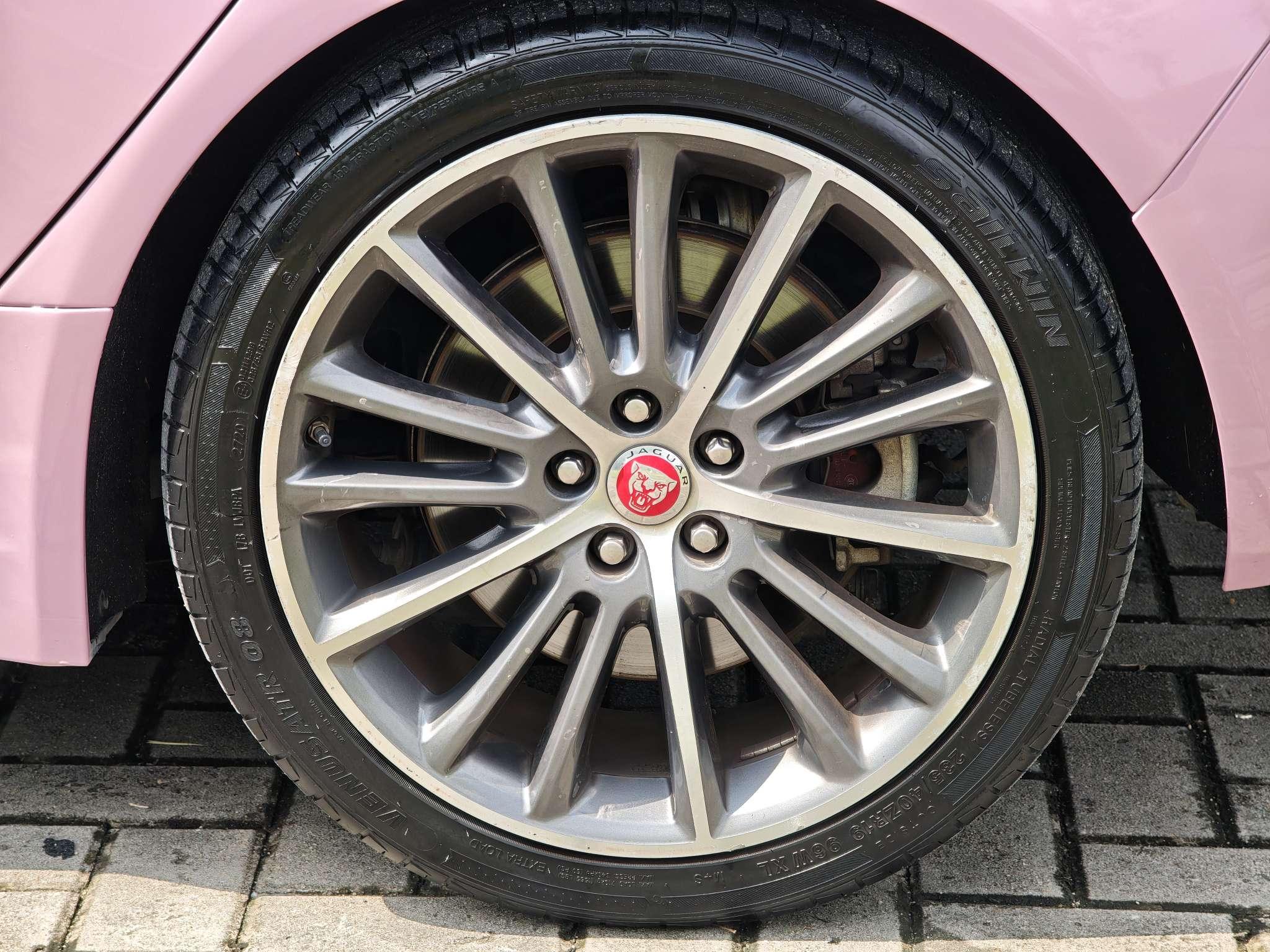Jaguar XE 2018 thumb 6