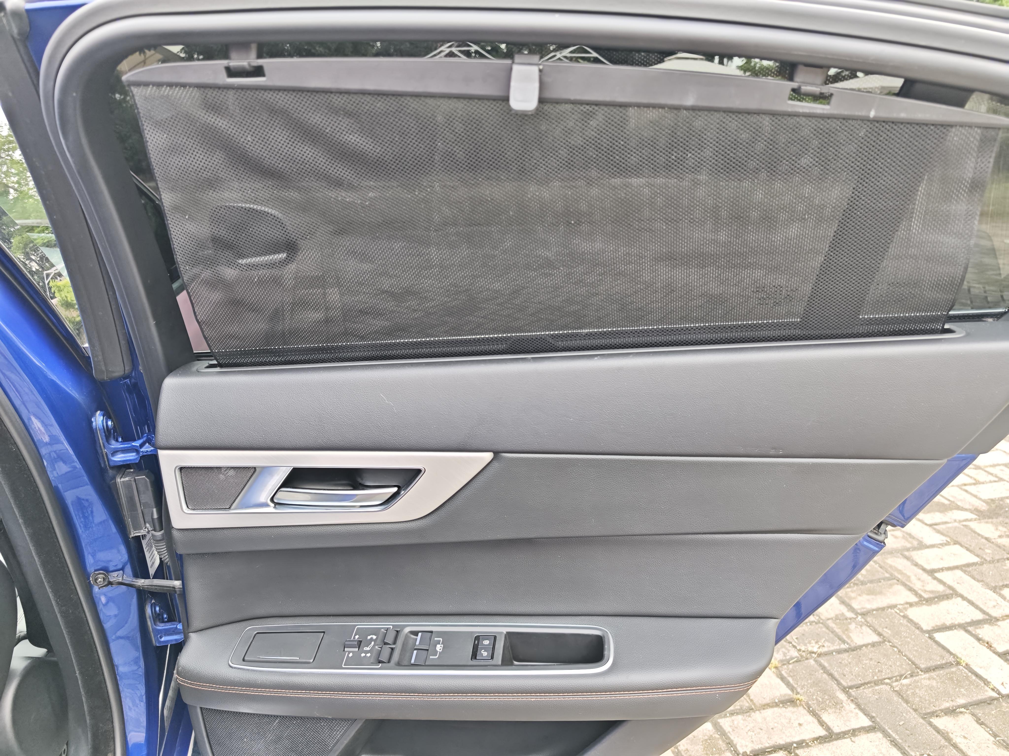 Jaguar XE 2018 thumb 12