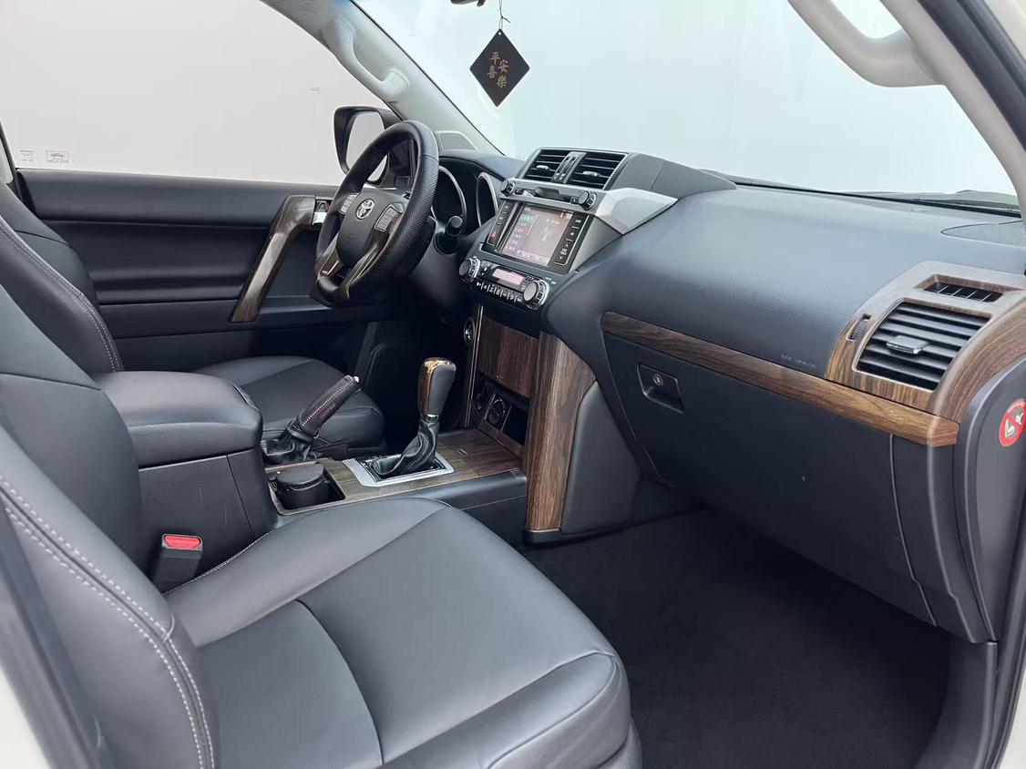 Toyota Land Cruiser Prado 2017 thumb 11