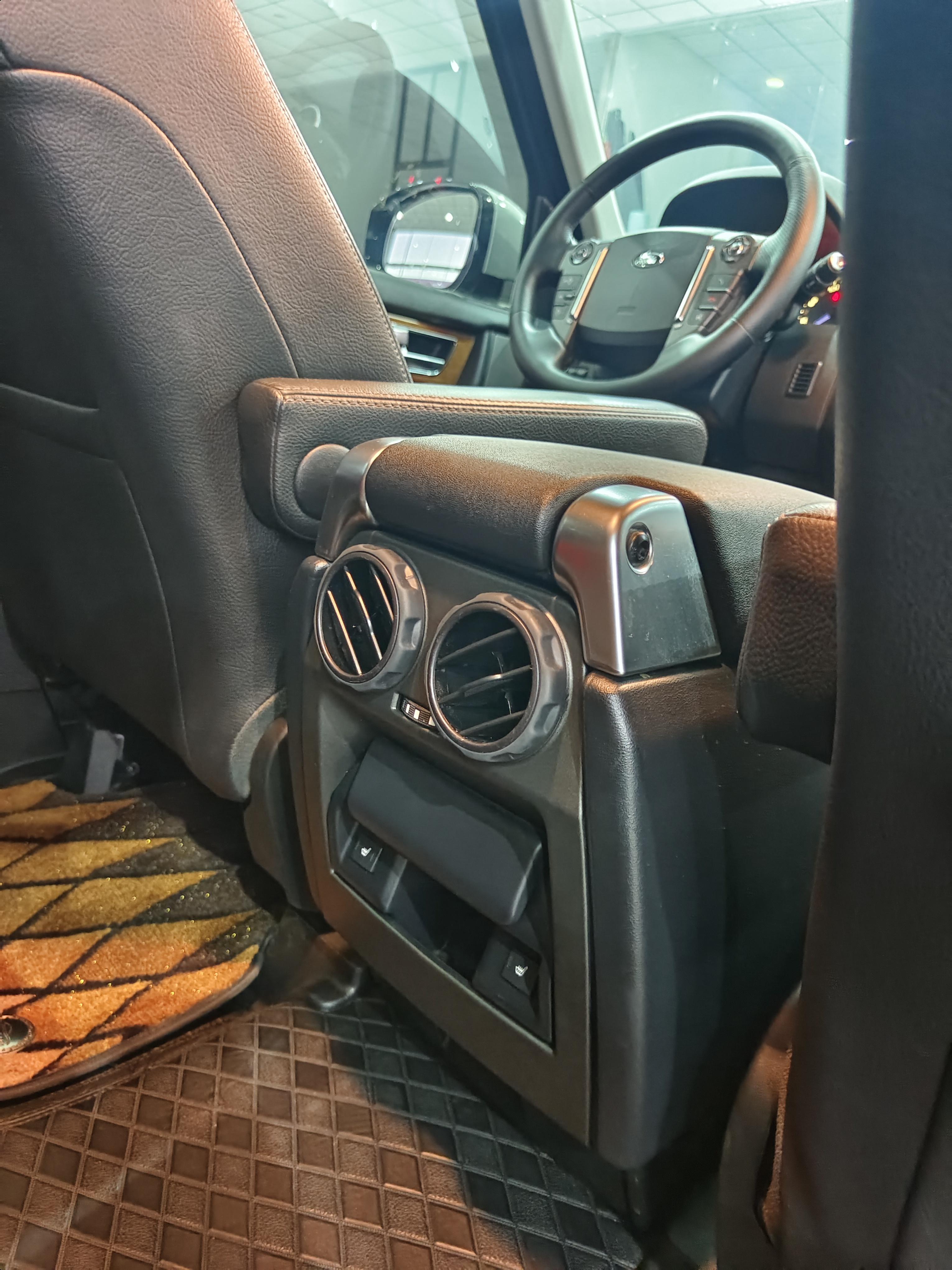 Land Rover Discovery 2017 thumb 6