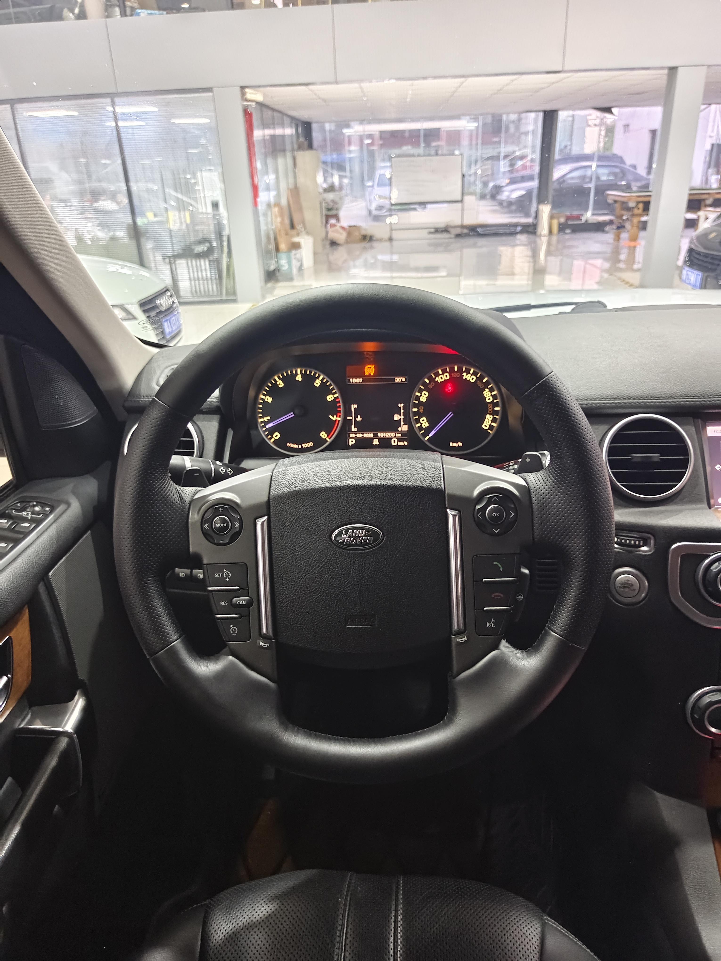 Land Rover Discovery 2017 thumb 11