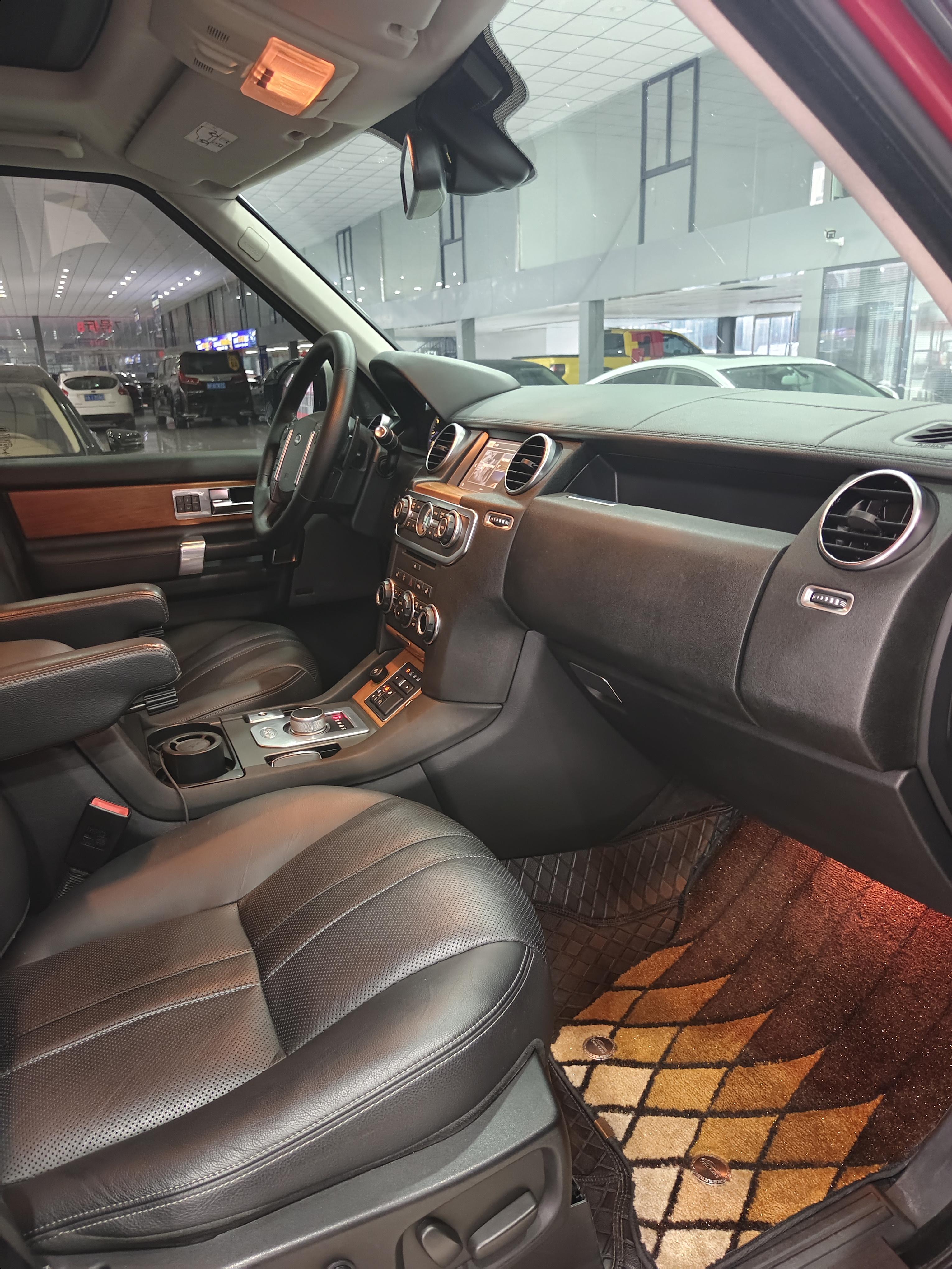 Land Rover Discovery 2017 thumb 12