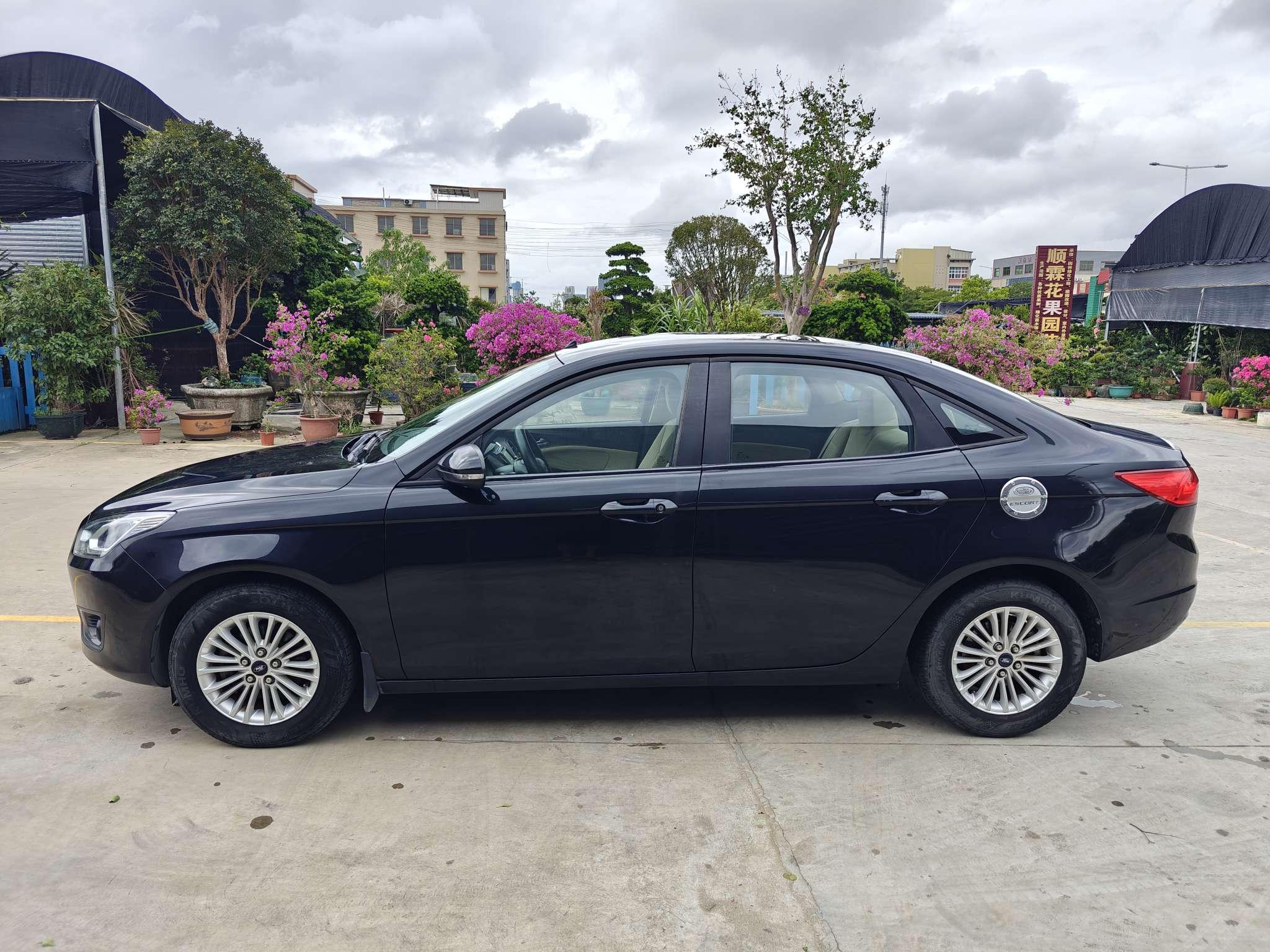 Ford Focus 2015 thumb 2