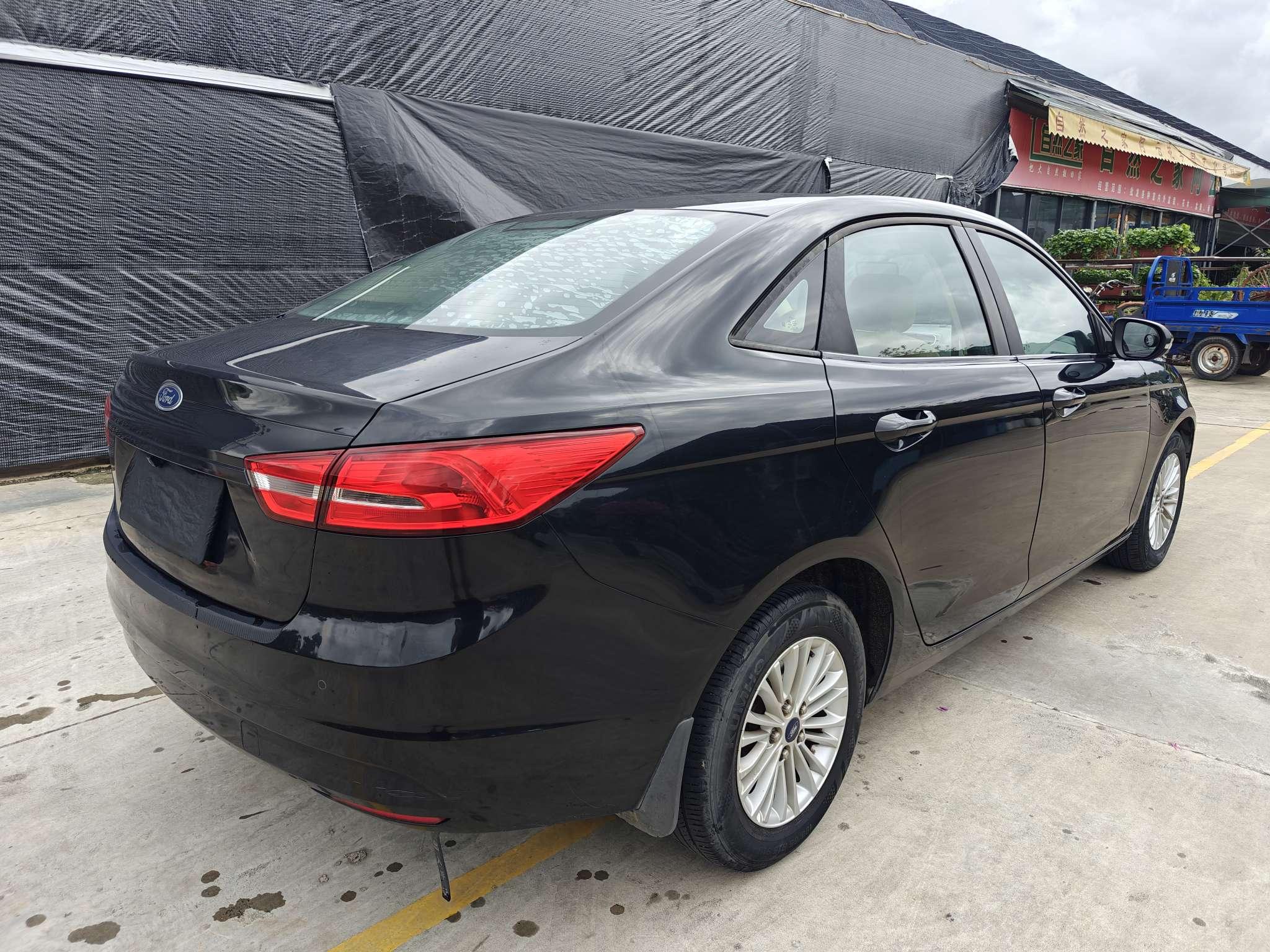 Ford Focus 2015 thumb 4