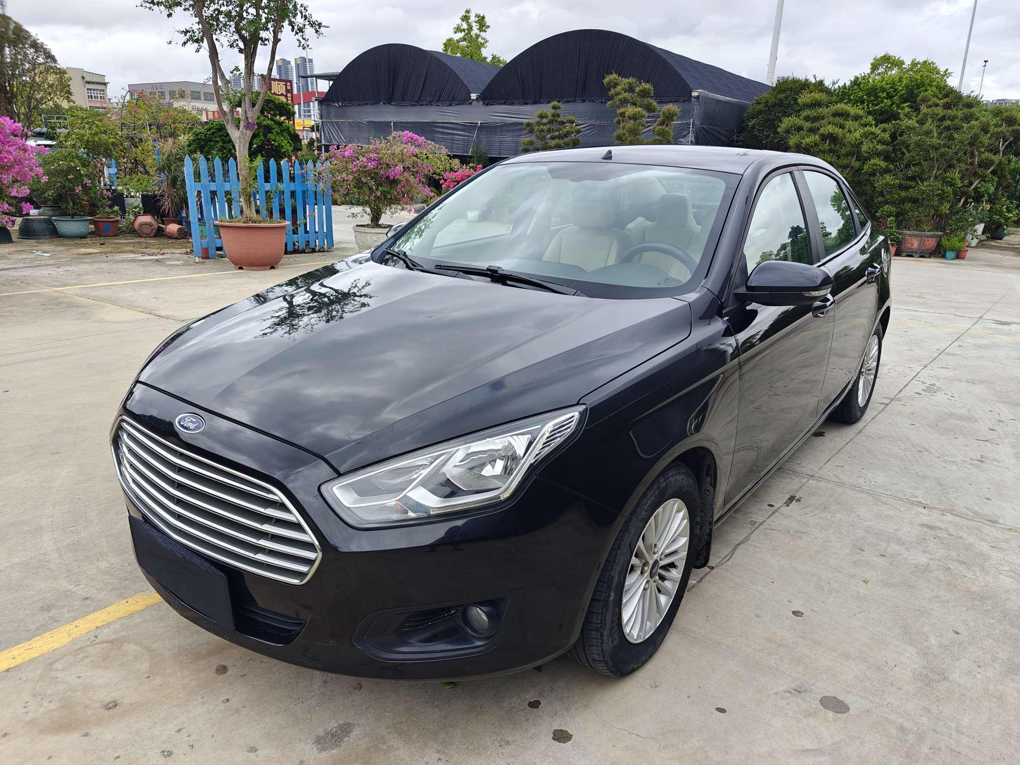 Ford Focus 2015 thumb 9