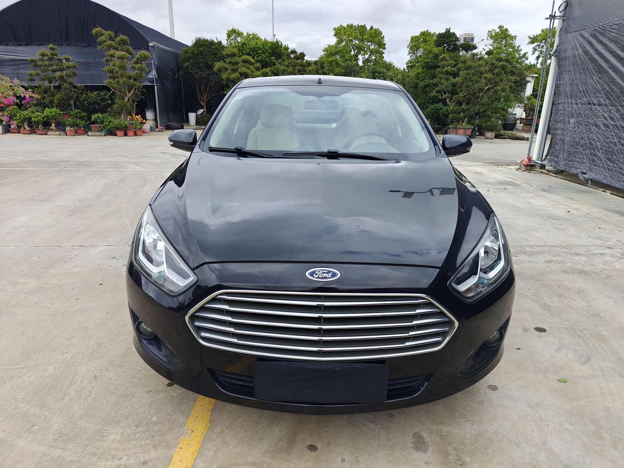 Ford Focus 2015 thumb 10