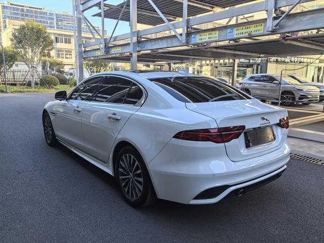 Jaguar XE 2021 thumb 2