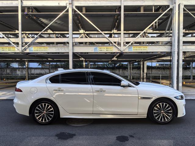 Jaguar XE 2021 thumb 3