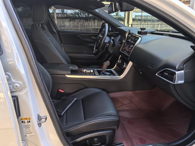 Jaguar XE 2021 thumb 4