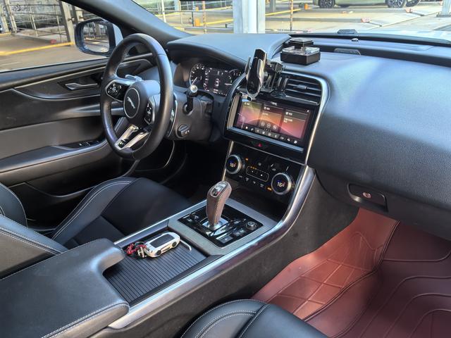 Jaguar XE 2021 thumb 5