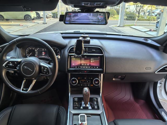 Jaguar XE 2021 thumb 7