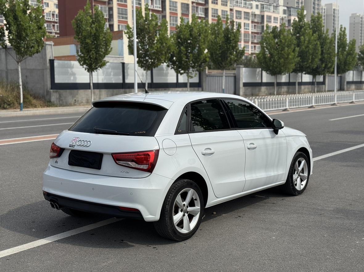 Audi A1 2016 thumb 4