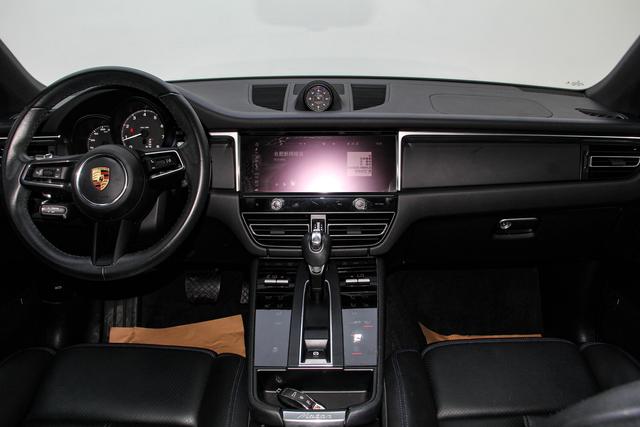 Porsche Macan 2022 thumb 10