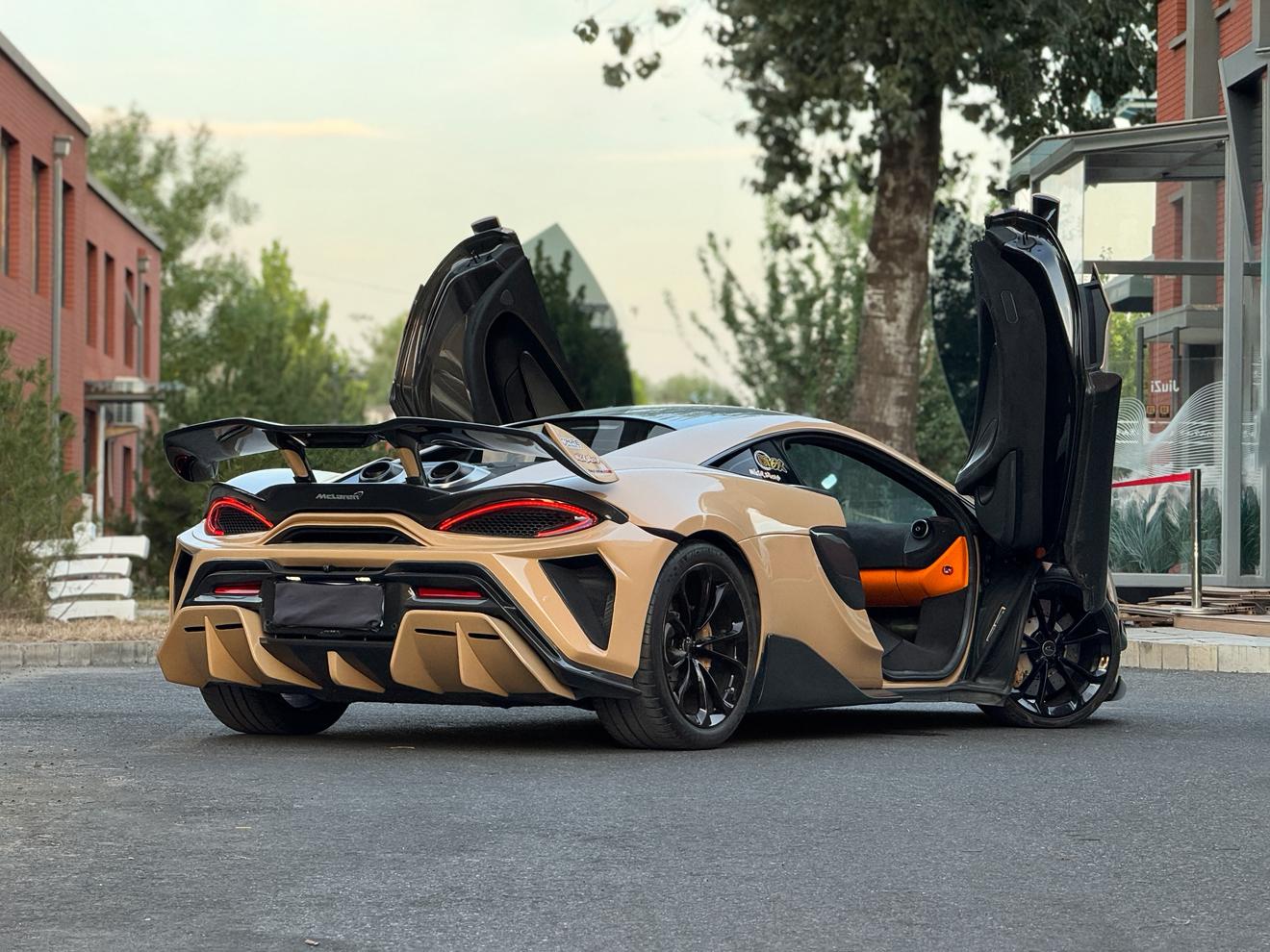 McLaren 540C 2017 thumb 4