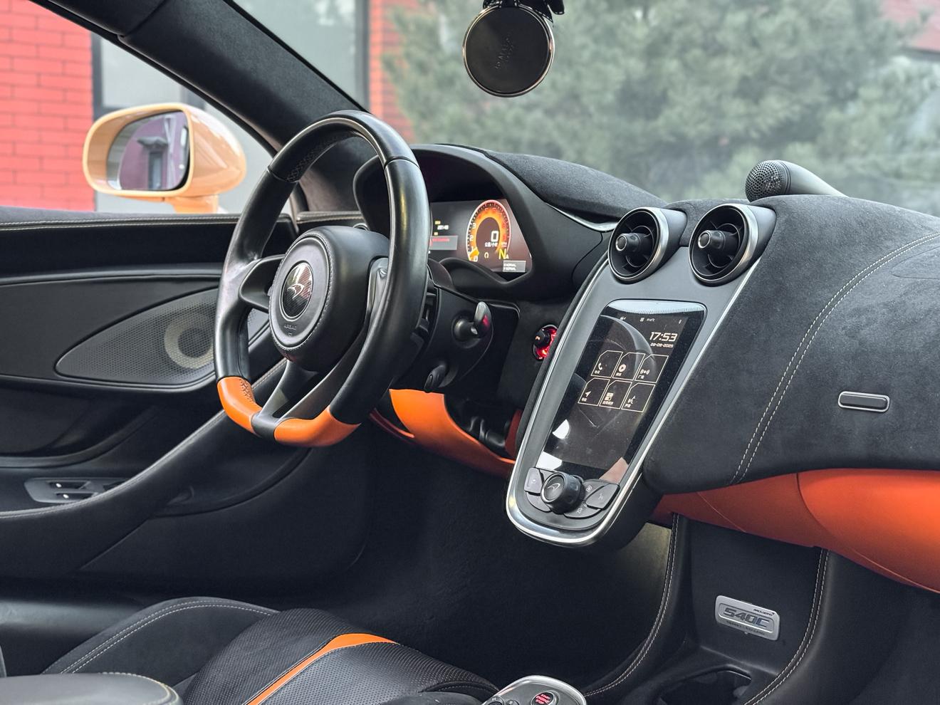 McLaren 540C 2017 thumb 12