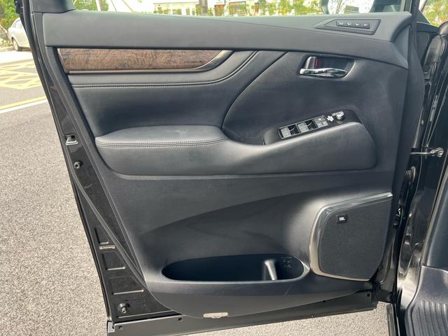 Toyota Vellfire 2022 thumb 6