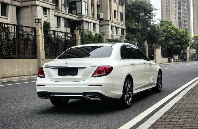 Mercedes-Benz E-Class 2019 thumb 2