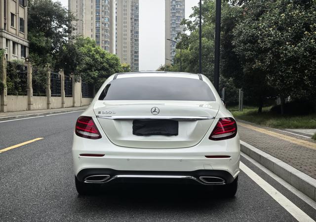 Mercedes-Benz E-Class 2019 thumb 3