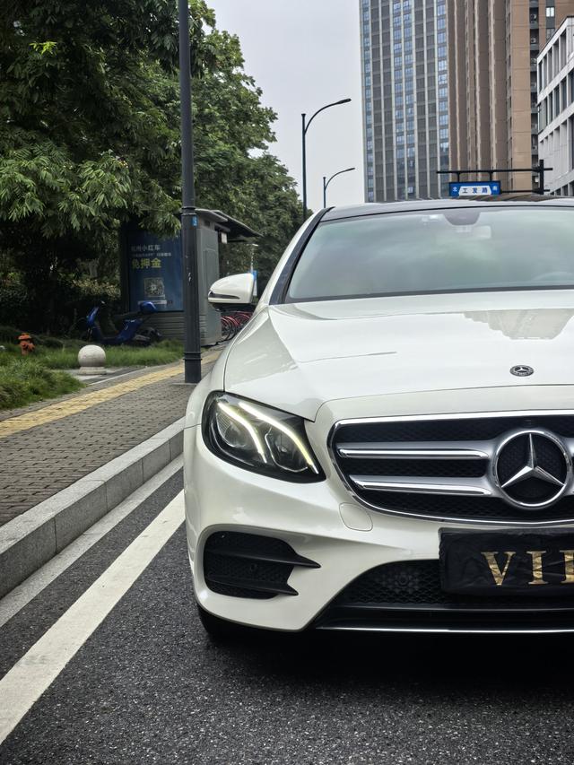 Mercedes-Benz E-Class 2019 thumb 9