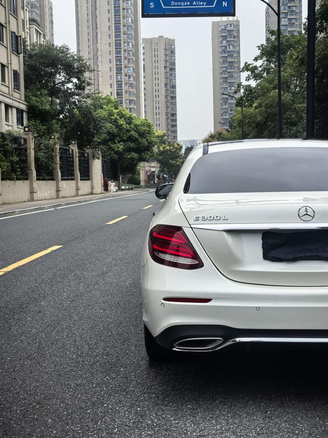 Mercedes-Benz E-Class 2019 thumb 10