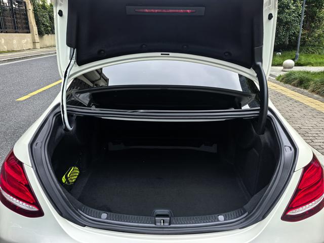 Mercedes-Benz E-Class 2019 thumb 12