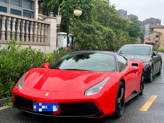 Ferrari 488 2015 thumb 5
