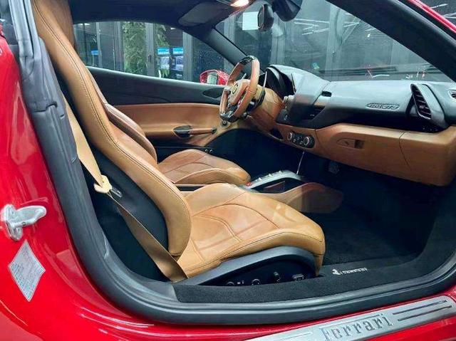 Ferrari 488 2015 thumb 6